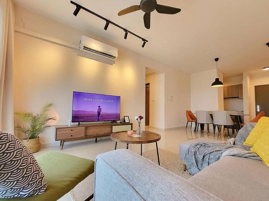 Family Friendly - 3 Bedrooms 6 Pax - Free Parking Johor Bahru