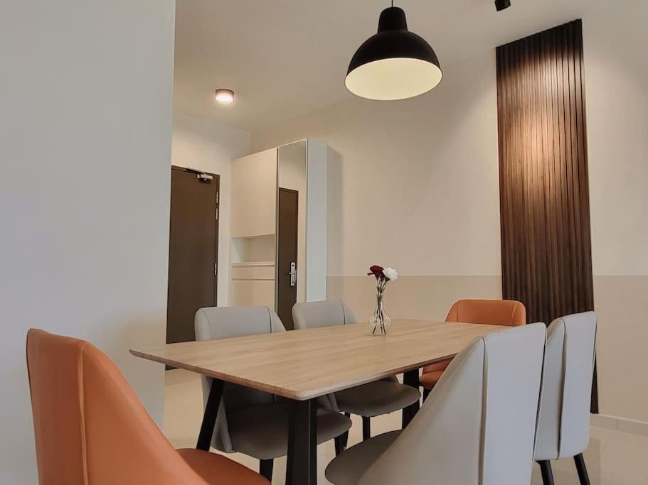 Family Friendly - 3 Bedrooms 6 Pax - Free Parking Pangsapuri *