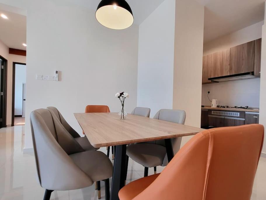 Family Friendly - 3 Bedrooms 6 Pax - Free Parking Apartemen Johor Bahru