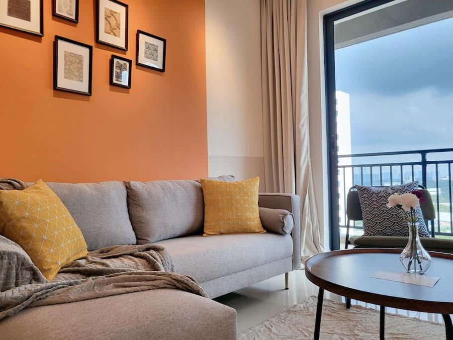 Family Friendly - 3 Bedrooms 6 Pax - Free Parking Apartemen