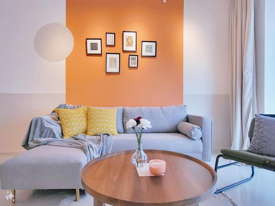 Family Friendly - 3 Bedrooms 6 Pax - Free Parking Apartemen